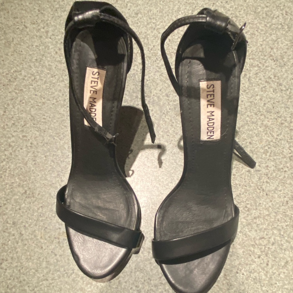 Steve Madden Black Two Piece Heel Size 6.5